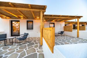 Balkón nebo terasa v ubytování Omilos Beachfront House