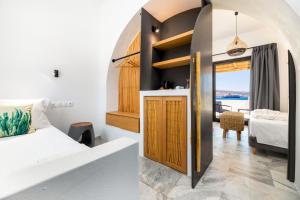 Postel nebo postele na pokoji v ubytování Omilos Beachfront House