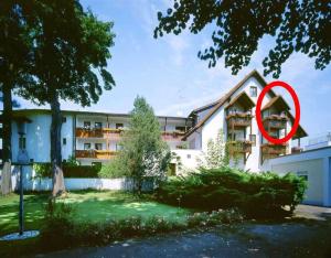 Budova, kde se apartmán nachází + 1 fotografie
