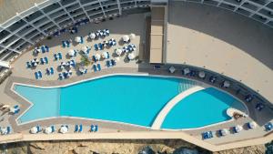 an overhead view of a pool on a cruise ship at Paradise Bay Resort in Mellieħa