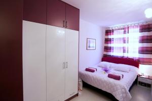 Una cama o camas en una habitación de Apartment Skalinada