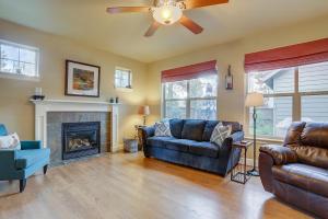 Χώρος καθιστικού στο Aspen Ridge home +18 φωτογραφίες