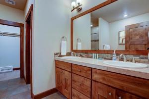 Ένα μπάνιο στο Points West townhouse