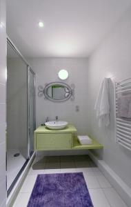 A bathroom at Appartement Comme Chez Soi