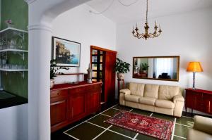 a living room with a couch and a mirror at Locanda Villa Moderna in Genoa
