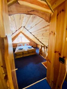 a small room with a bed in a wooden cabin at Zrub Niki in Ždiar