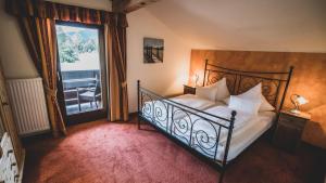 A bed or beds in a room at Appartementhaus Am Gschwandtkopf