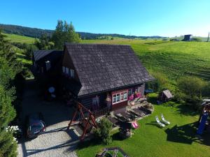 an overhead view of a house with a roof at Zrub Niki in Ždiar