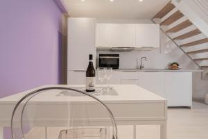 Kuchnia lub aneks kuchenny w obiekcie Realkasa Luxury S.Orsola Apartments
