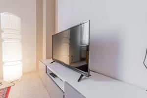 Telewizja i/lub zestaw kina domowego w obiekcie Realkasa Luxury S.Orsola Apartments