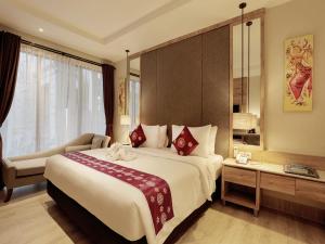 Llit o llits en una habitació de Bali Sunshine Inn Nusa Dua