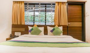 Treebo Five Elements, Lonavala客房内的一张或多张床位
