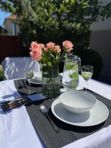 Nápoje v ubytovaní Apartament2 Tri-City Oliwa Ogród, prywatne wejście
