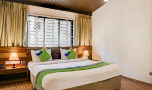 Treebo Five Elements, Lonavala客房内的一张或多张床位