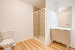 a bathroom with a toilet and a shower at Ressourcez vous dans ce bel appartement a Lacanau in Lacanau