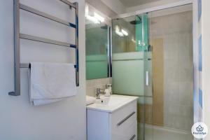 Ein Badezimmer in der Unterkunft T2 - Duplex – Neptune - 34 m2 – Vue mer - Saint-Denis