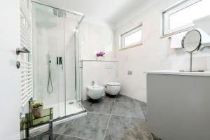 Kúpeľňa v ubytovaní Apartments El Corsaro + 37 fotografií