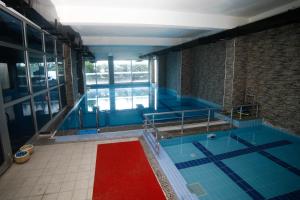 Bazén v ubytování Lavin Hotel & Spa nebo v jeho okolí