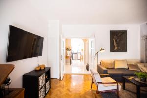 TV a/nebo společenská místnost v ubytování Apartman Klara Zadar - Jazine