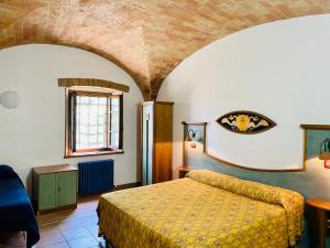 
a hotel room with a bed and two lamps at Casale Gregoriano in San Gimignano
