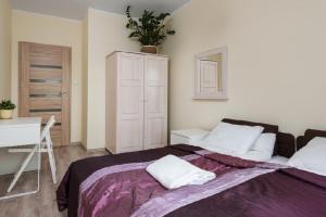 Posteľ alebo postele v izbe v ubytovaní Gdańsk Comfort Apartaments Łąkowa
