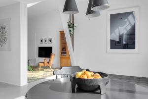 TV a/nebo společenská místnost v ubytování Eyvindarholt Guesthouse