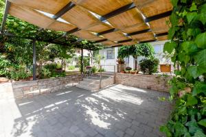 Vonkajšia záhrada v ubytovaní Apartments El Corsaro