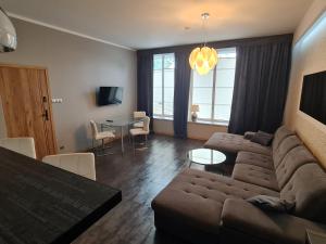 a living room with a couch and a table at Apartament dwupoziomowy Kłodzko - Centrum in Kłodzko