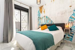 Posteľ alebo postele v izbe v ubytovaní Málaga Rivas 34 Suites Homes