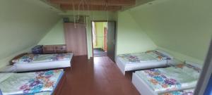 Postel nebo postele na pokoji v ubytování Chata u rybníka