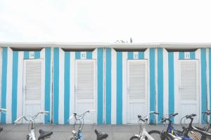 a group of bikes parked in front of a building at Le Dimore del Borgo - Room & Breakfast in Campomarino