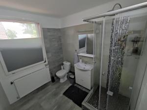 Ванная комната в Tina Apartman