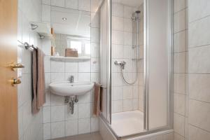 Ein Badezimmer in der Unterkunft Hotel-Pension Melcher