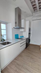 Zdjęcie z galerii obiektu APARTAMENTOS MINA4 tipo II Torre Mirador w Kadyksie