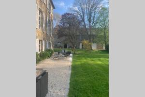 Ein Garten an der Unterkunft Le kocon, dans un écrin, le calme à la mer