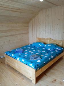 Кровать или кровати в номере Girs'kyy Podorozhnyk