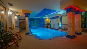 Bazén v ubytování Saint George Hotel & Medical Spa nebo v jeho okolí