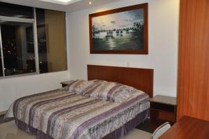 Letto o letti in una camera di Hotel Savoy Inn