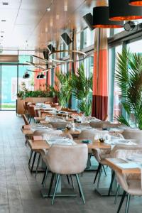 Restoran ili drugo mesto za obedovanje u objektu Beograd na vodi - Belgrade Waterfront Riverside