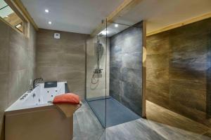 Koupelna v ubytování Gîte - L'atelier au 19