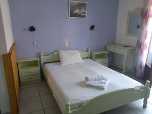 A bed or beds in a room at Haus Pigadi