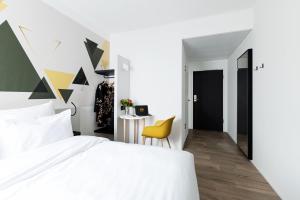 Rúm í herbergi á B&B HOTEL Oftringen