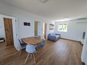 Posedenie v ubytovaní Apartmani Adria