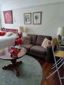 a living room with a couch and a coffee table at Cosy appartement Wassenaar in Wassenaar