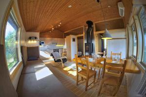 Χώρος καθιστικού στο Isakssons Cottage 4