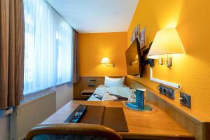 TV a/nebo společenská místnost v ubytování Hotel zur Post
