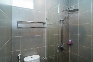 Bilik mandi di Three J Residence
