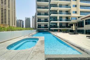Gallery image of Large 2 Beds Partial Marina View, J Tower II in Dubai