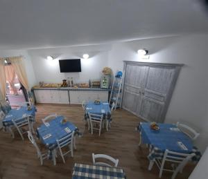 TV i/ili multimedijalni sistem u objektu Hotel Made
