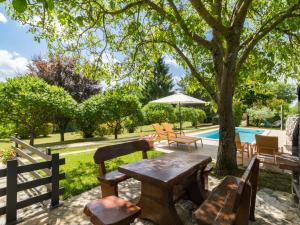 Vonkajšia záhrada v ubytovaní Holiday Home Tomazin by Interhome